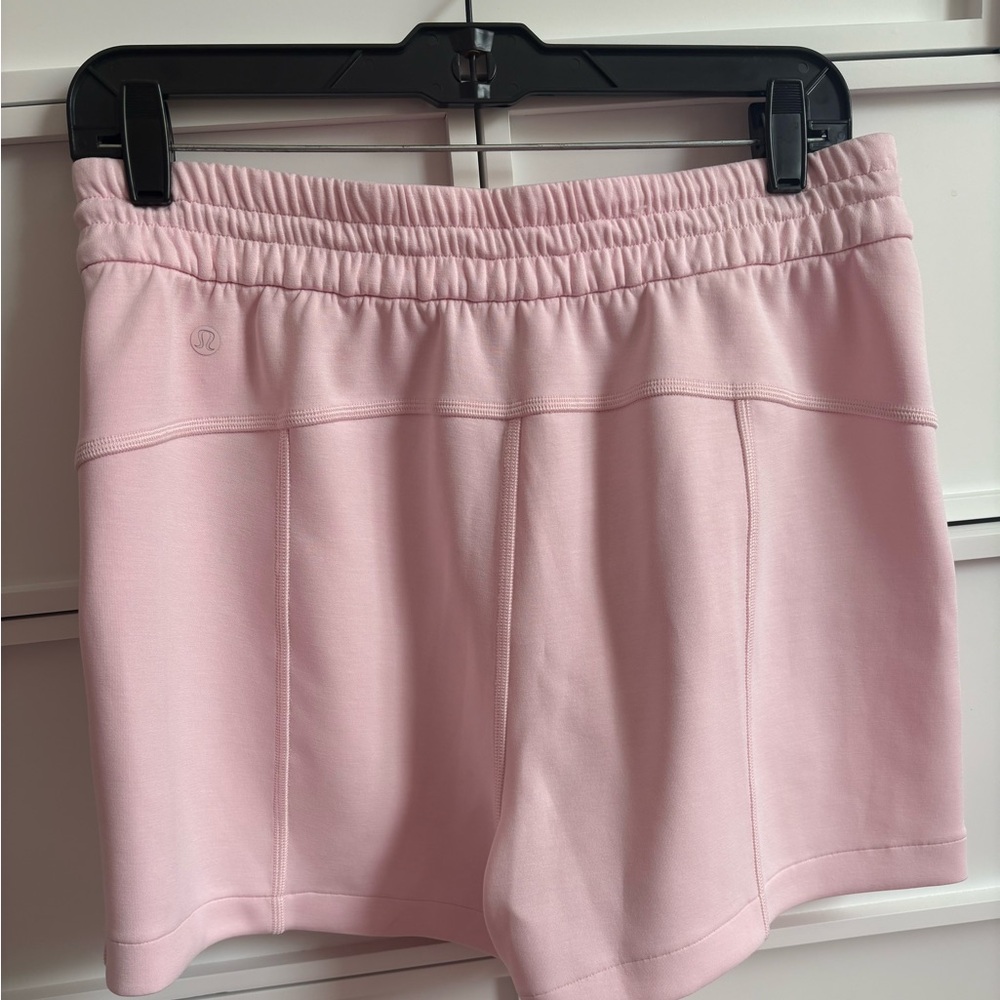 Lululemon Strawberry Milkshake Softstreme High-rise Shorts 4" sz 8 - Picture 3 of 9